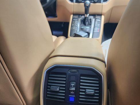 Used 2017 Porsche Macan S image 12