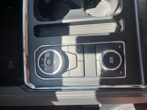 Used 2024 Ford Expedition XLT AWD/4WD image 13