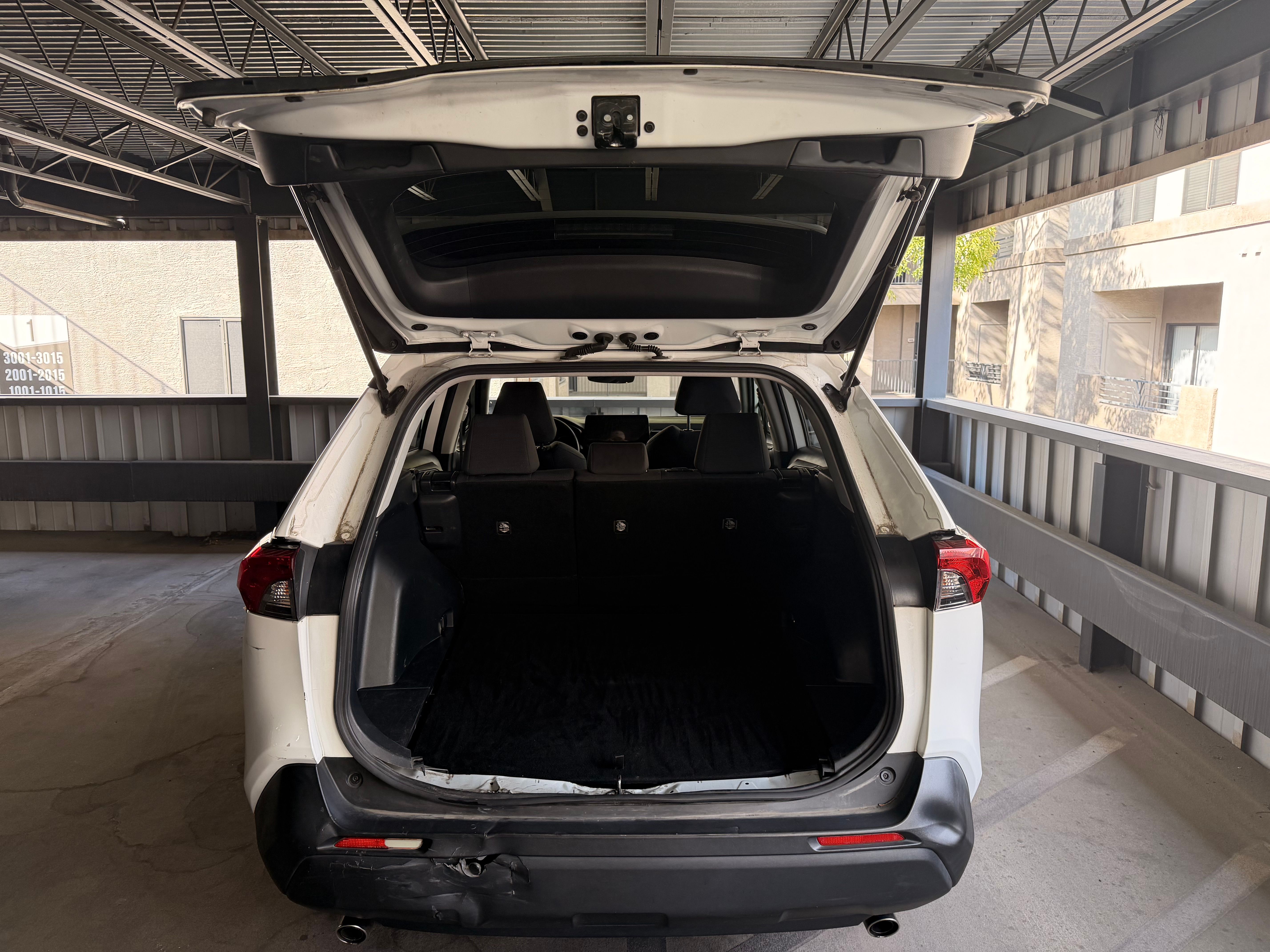 Used 2020 Toyota RAV4 LE AWD/4WD image 17