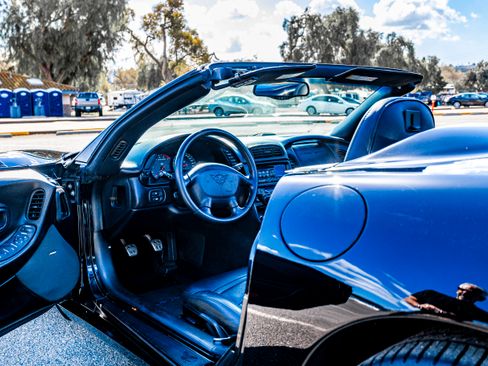 Used 2001 Chevrolet Corvette Convertible w/ Preferred Equipment Group1 image 11