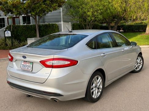 Used 2015 Ford Fusion SE FWD image 5
