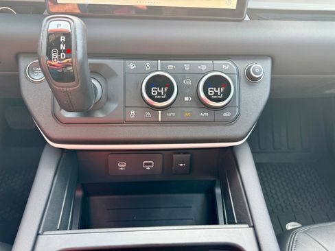 Used 2024 Land Rover Defender 110 S image 8