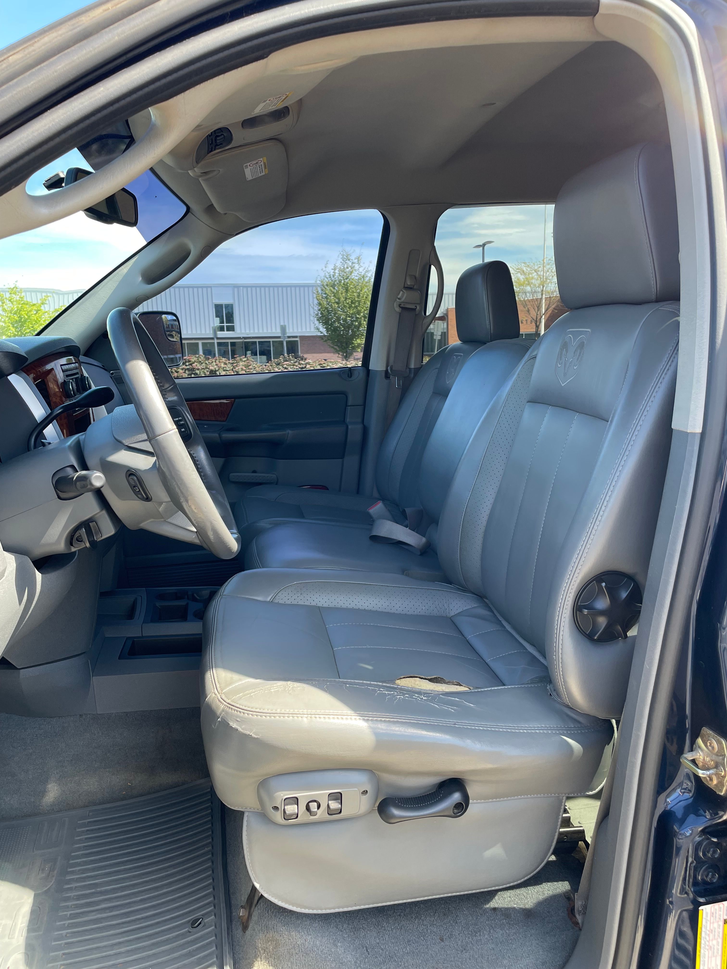 Used 2006 Dodge Ram 2500 Truck Laramie AWD/4WD image 8