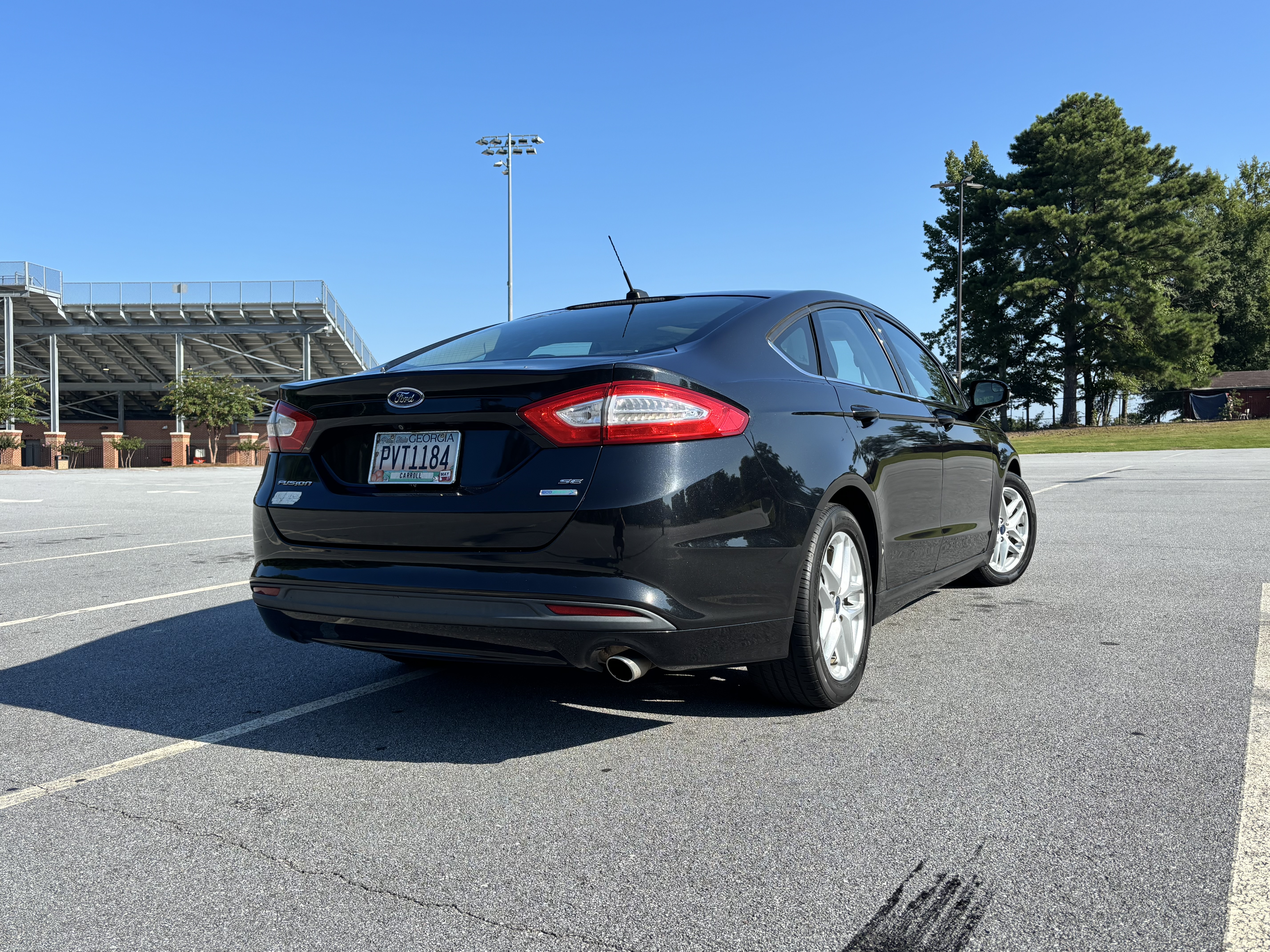 Used 2014 Ford Fusion SE FWD image 8