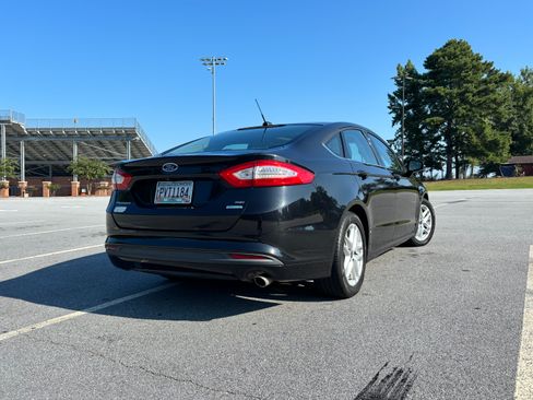 Used 2014 Ford Fusion SE FWD image 8