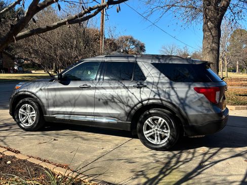 Used 2021 Ford Explorer XLT image 21