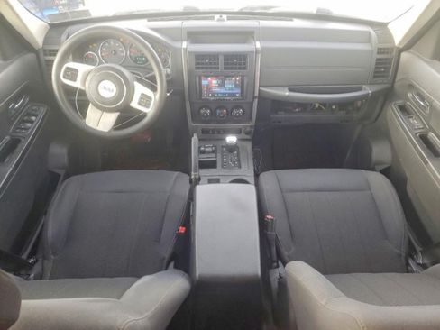 Used 2011 Jeep Liberty Sport image 10