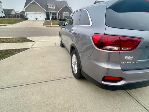 Used 2020 Kia Sorento LX image 8