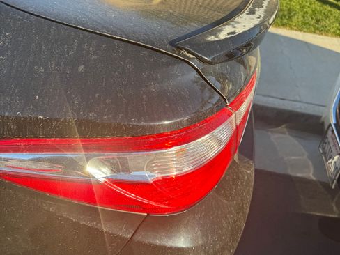 Used 2015 Toyota Camry LE image 1