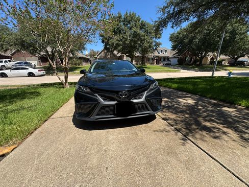 Used 2021 Toyota Camry SE FWD image 4