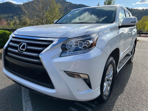 Used 2016 Lexus GX 460 w/ Premium Package image 2