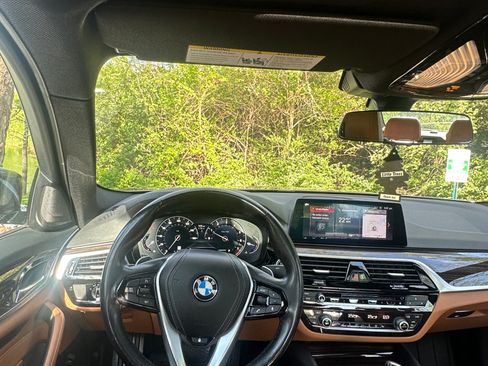 Used 2019 BMW 530i xDrive w/ Convenience Package image 14