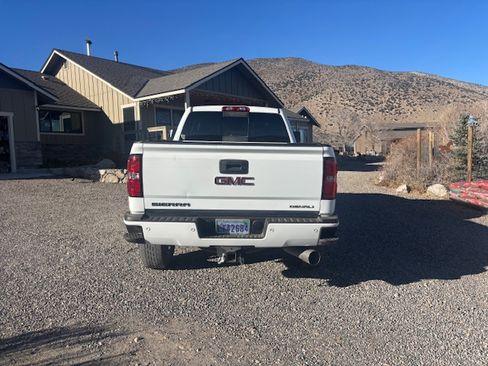 Used 2019 GMC Sierra 3500 Denali w/ Duramax Plus Package image 8