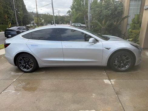 Used 2018 Tesla Model 3 Long Range RWD image 2