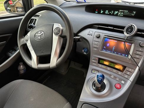 Used 2013 Toyota Prius One image 9