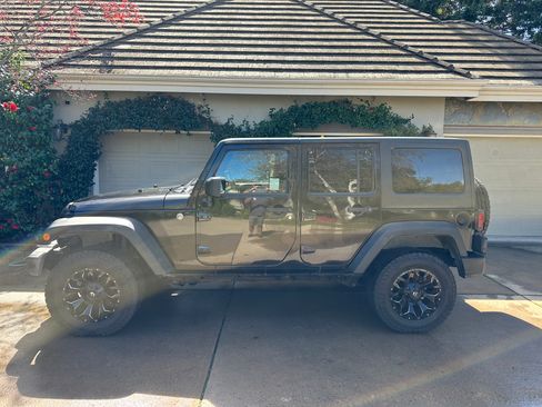 Used 2011 Jeep Wrangler Unlimited Sport image 1