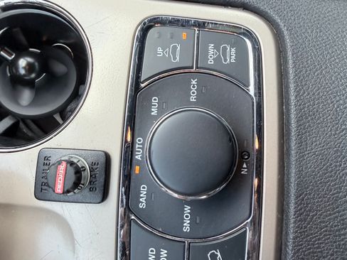 Used 2015 Jeep Grand Cherokee Overland AWD/4WD image 26