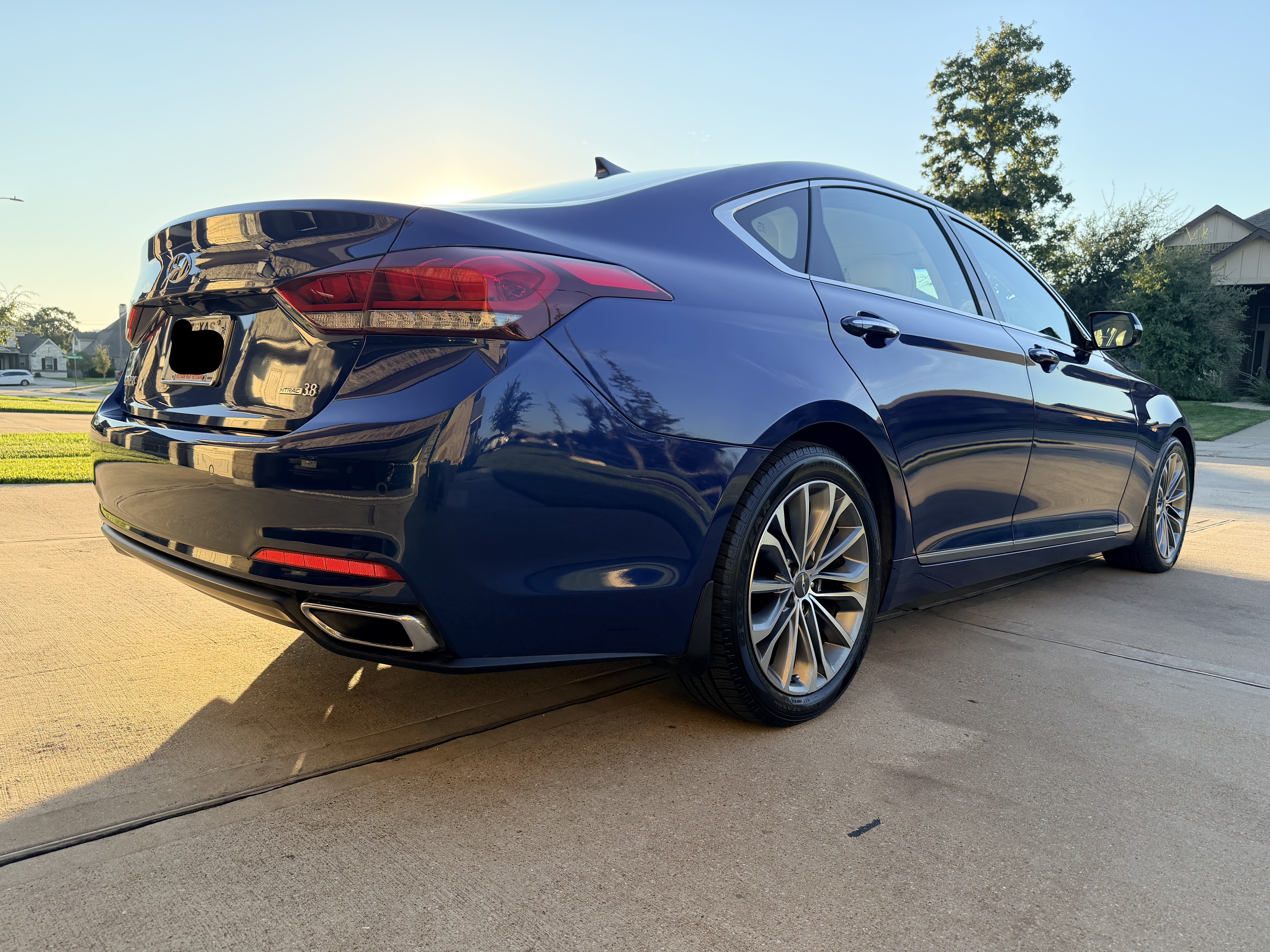 Used 2015 Hyundai Genesis 3.8 w/ Option Group 04 AWD/4WD image 11