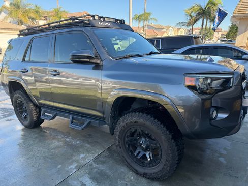 Used 2016 Toyota 4Runner SR5 image 4