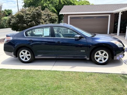 Used 2009 Nissan Altima Hybrid Sedan w/ Connection Pkg FWD image 4