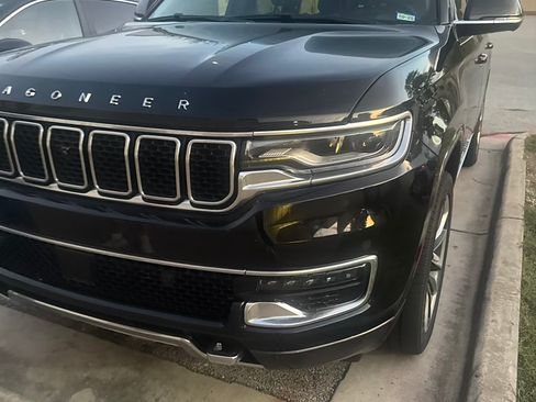 Used 2022 Jeep Wagoneer Series III w/ Premium Group I image 2