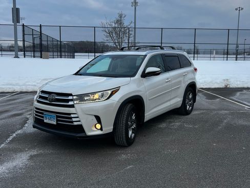 Used 2017 Toyota Highlander Limited Platinum AWD/4WD image 13