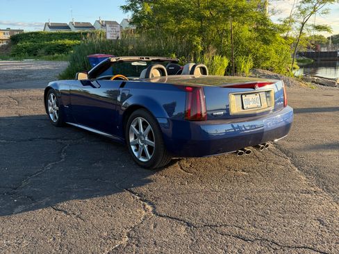 Used 2006 Cadillac XLR RWD image 14