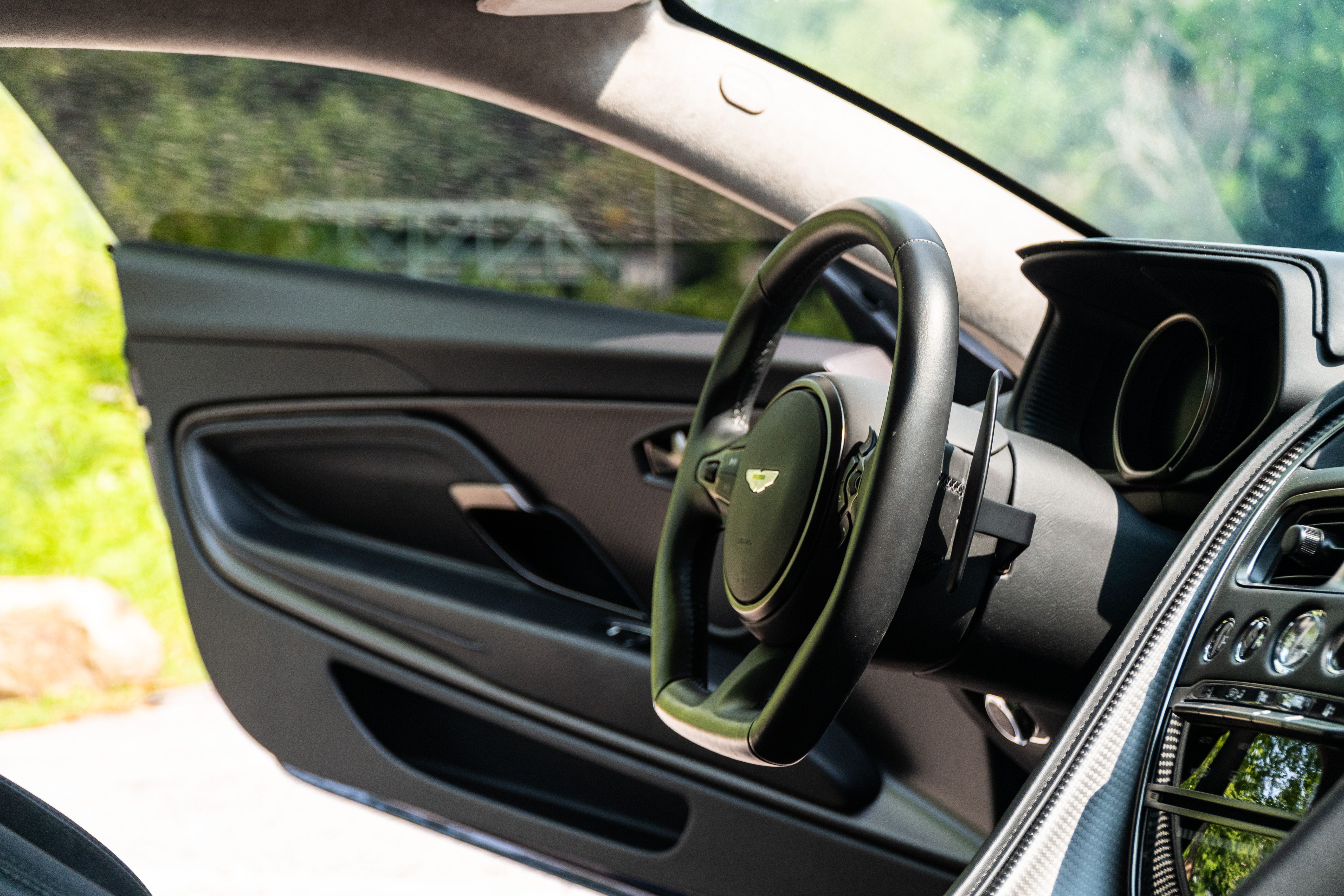 Used 2019 Aston Martin DB11 AMR RWD image 12