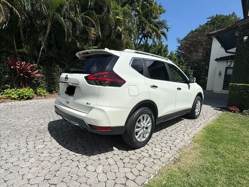 Used 2020 Nissan Rogue SV image 4