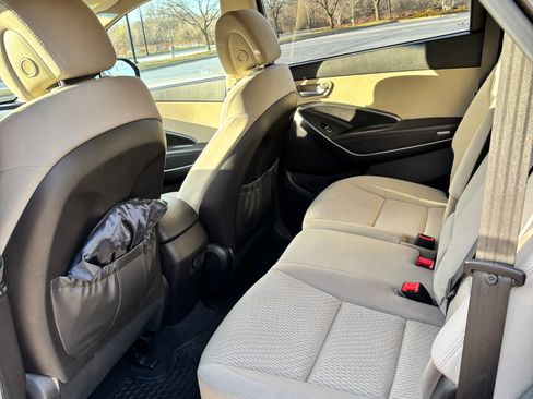 Used 2017 Hyundai Santa Fe SE image 8