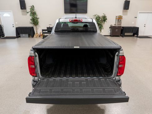 Used 2017 Chevrolet Colorado LT AWD/4WD image 16