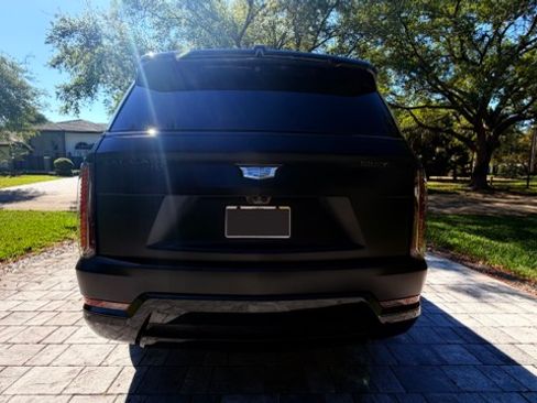 Used 2026 Cadillac Escalade IQL Luxury image 12