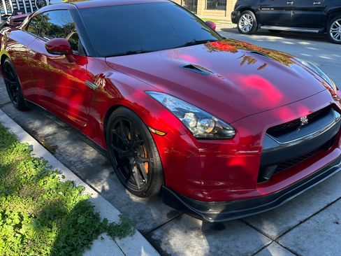 Used 2010 Nissan GT-R Premium AWD/4WD image 9