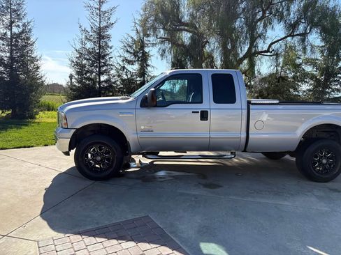 Used 2005 Ford F350 XLT image 5