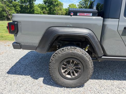 Used 2023 Jeep Gladiator Sport AWD/4WD image 26