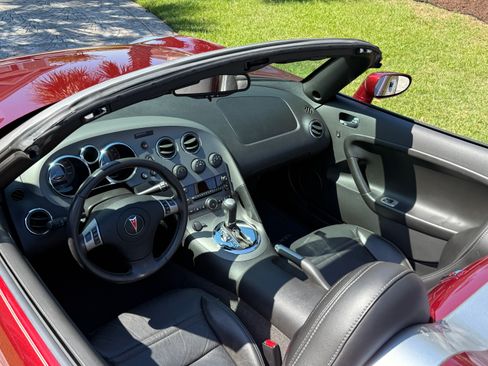 Used 2009 Pontiac Solstice GXP w/ Premium Package image 8
