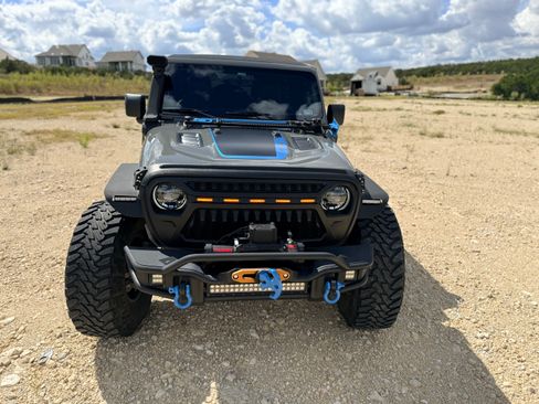 Used 2022 Jeep Wrangler Unlimited Rubicon 4xe w/ Cold Weather Group image 9