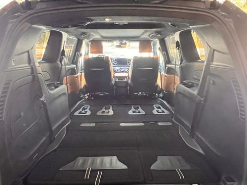 Used 2023 Chrysler Pacifica Pinnacle image 9