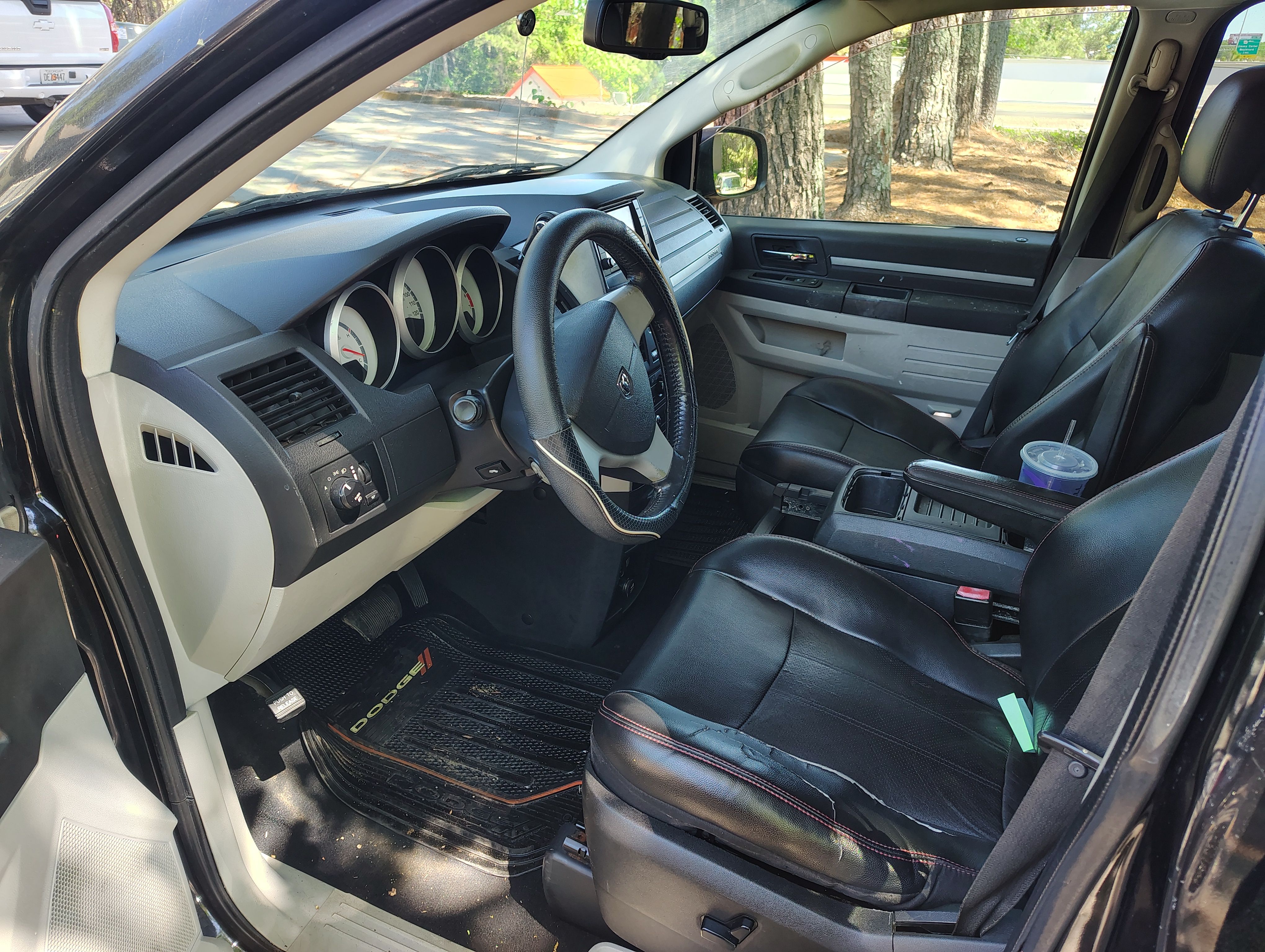 Used 2008 Dodge Grand Caravan SXT FWD image 4