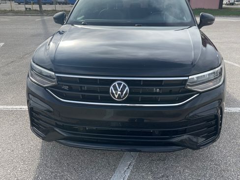 Used 2023 Volkswagen Tiguan SE R-Line image 2