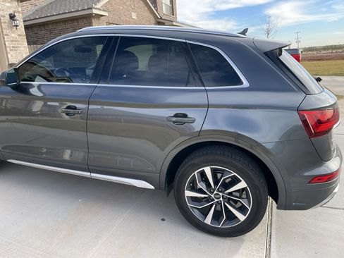 Used 2023 Audi Q5 2.0T Premium w/ Convenience Package image 5