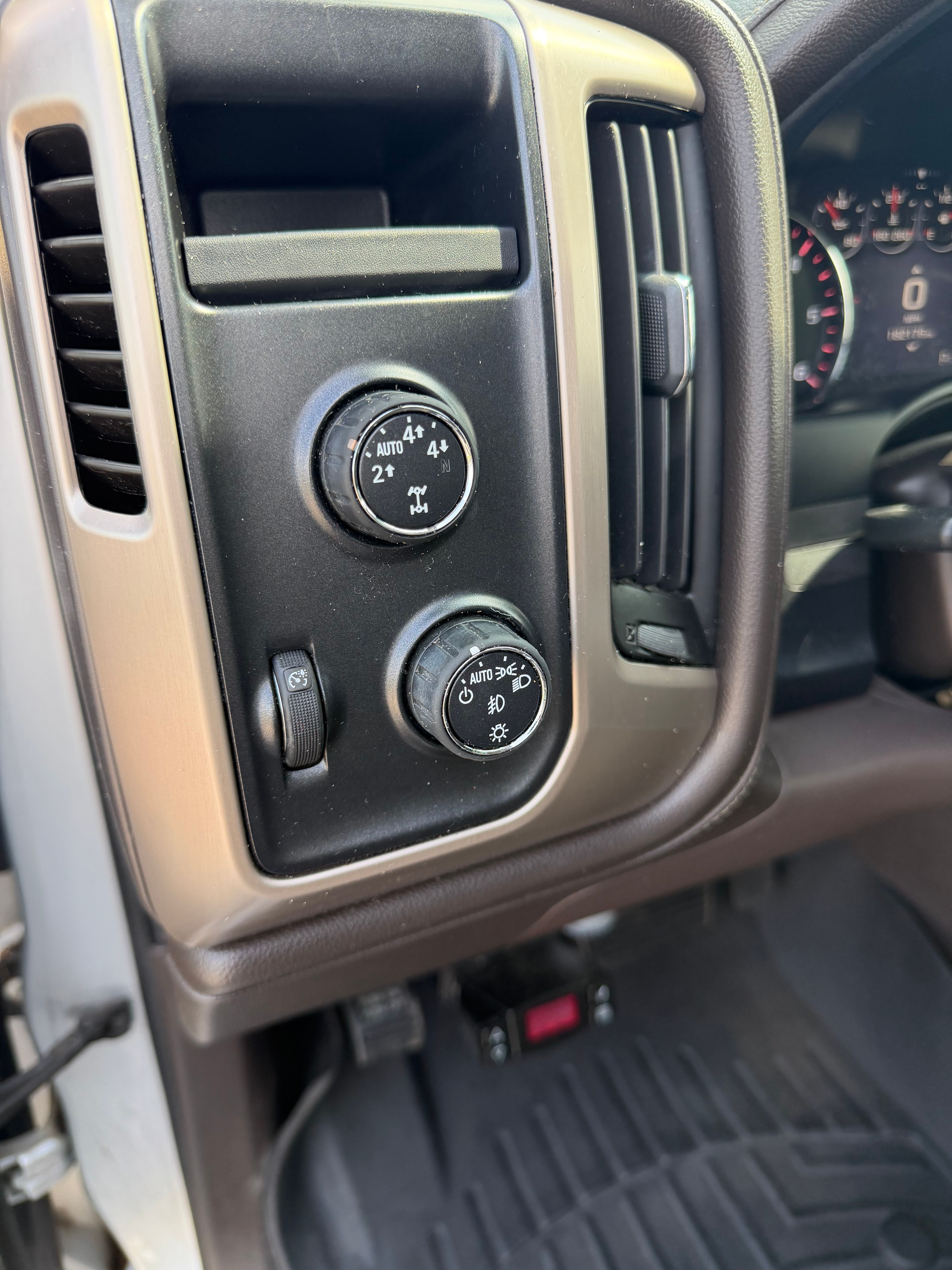 Used 2014 GMC Sierra 1500 Denali w/ Driver Alert Package AWD/4WD image 10
