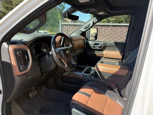 Used 2022 Chevrolet Silverado 2500 High Country w/ LPO, Hitch Package AWD/4WD image 6
