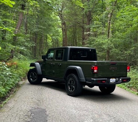 Used 2023 Jeep Gladiator Rubicon w/ Cold Weather Group AWD/4WD image 2