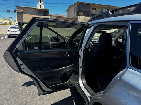 Used 2019 Subaru Outback 2.5i Limited AWD/4WD image 10