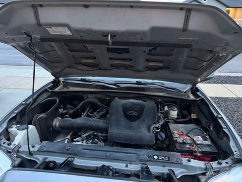 Used 2018 Toyota Tacoma TRD Sport image 8