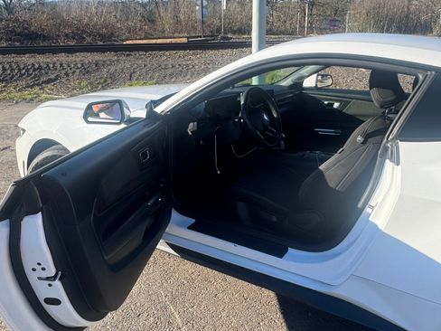 Used 2024 Ford Mustang Coupe image 6