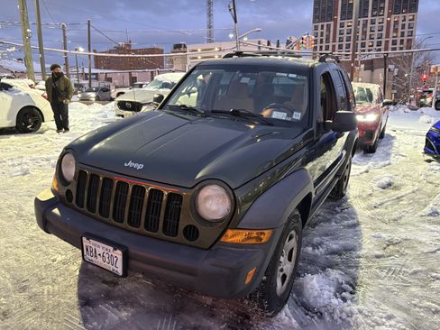Used 2007 Jeep Liberty Sport image 16