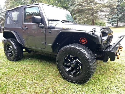 Used 2018 Jeep Wrangler Sport image 1