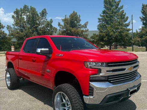 Used 2019 Chevrolet Silverado 1500 LT w/ Texas Edition AWD/4WD image 5